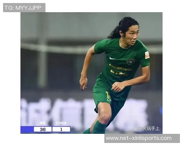 足球守门员惊艳进球瞬间揭秘守门员如何打破传统成就进攻奇迹